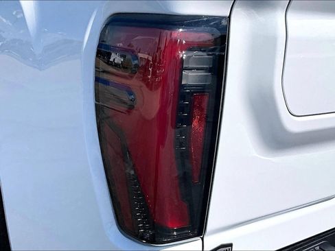 Used 2025 GMC Sierra 2500 AT4X AWD/4WD image 33