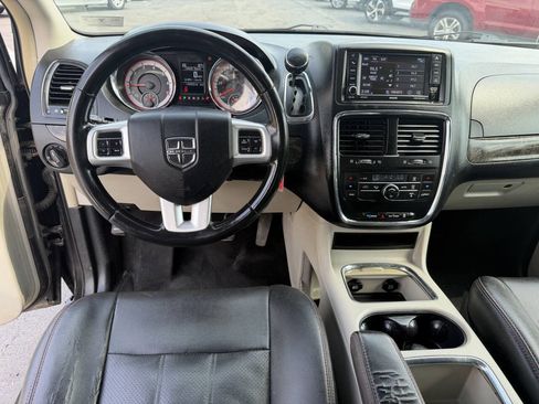 Used 2011 Dodge Grand Caravan Crew w/ Entertainment Group 1 FWD image 6