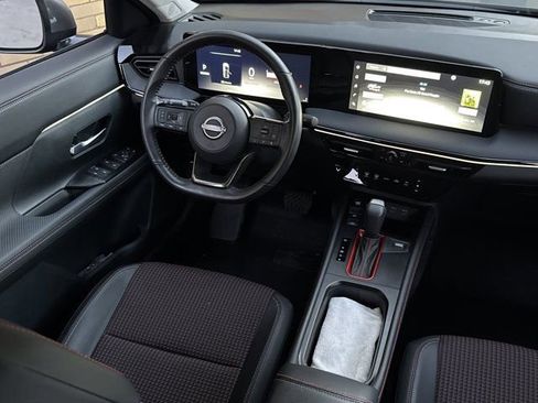 Used 2025 Nissan Kicks SR image 16