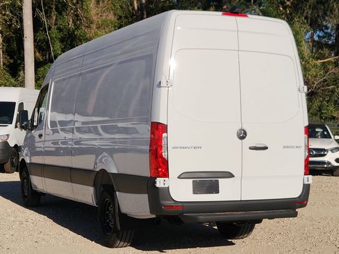 Used 2025 Mercedes-Benz Sprinter 3500 image 6