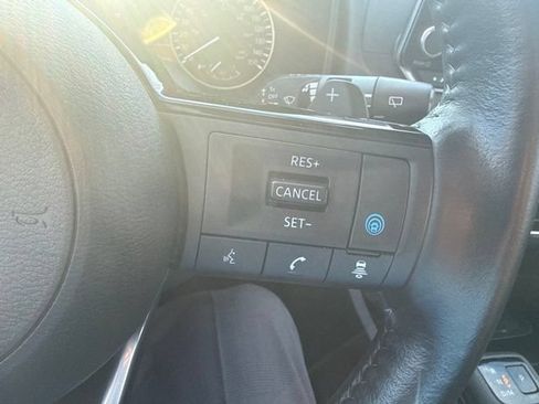 Used 2023 Nissan Rogue SV AWD/4WD image 16
