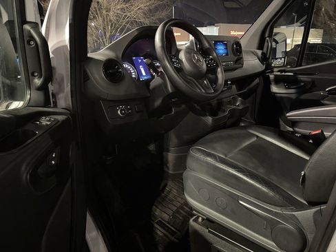 Used 2020 Mercedes-Benz Sprinter 3500 image 9