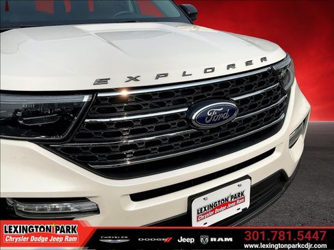 Used 2023 Ford Explorer XLT w/ Equipment Group 202A AWD/4WD image 32