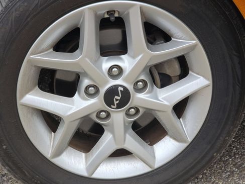 Used 2022 Kia Soul LX w/ Technology Package FWD image 10