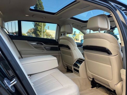 Used 2017 BMW 740i image 22