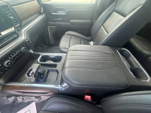 Used 2025 Chevrolet Silverado 1500 High Country AWD/4WD image 16