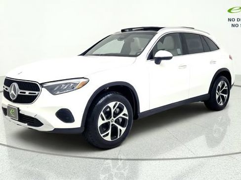 Used 2025 Mercedes-Benz GLC 350e 4MATIC image 4