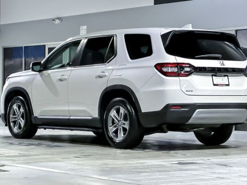 Used 2023 Honda Pilot EX-L image 3