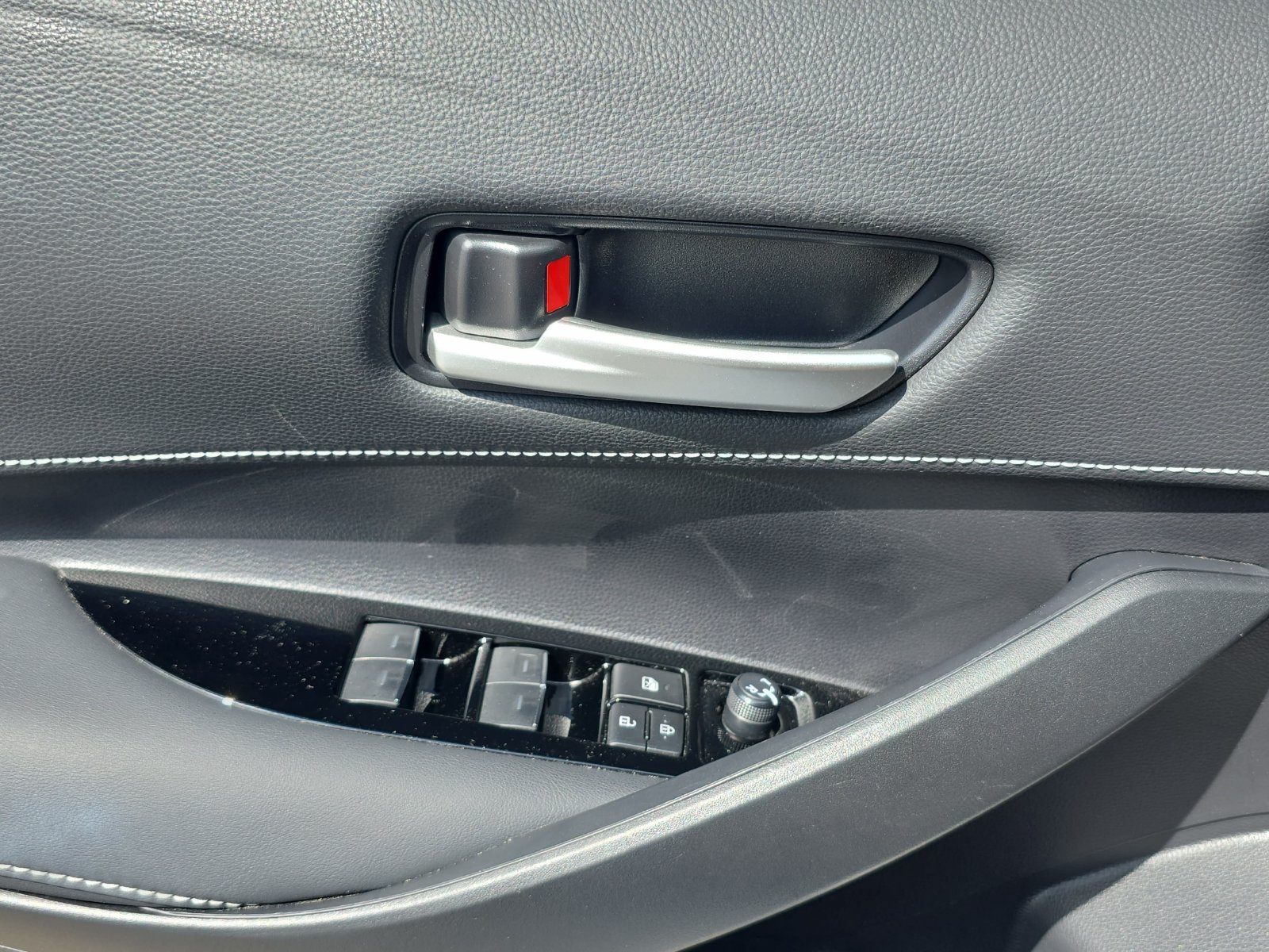 Used 2023 Toyota Corolla SE FWD image 25