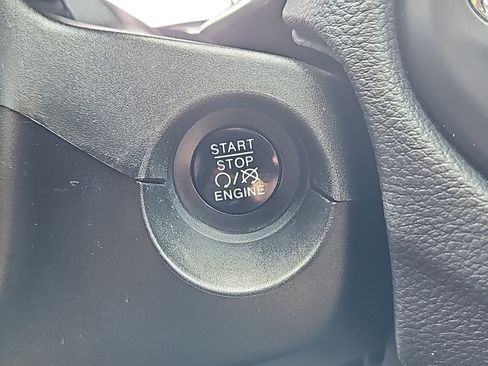 Used 2018 Jeep Compass Latitude w/ Cold Weather Group AWD/4WD image 17