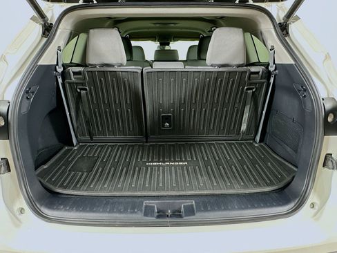 Used 2021 Toyota Highlander LE image 29