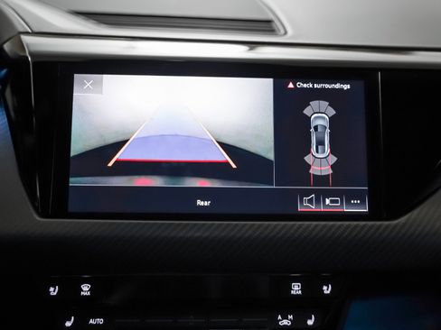 Used 2024 Audi e-tron GT Premium Plus image 22