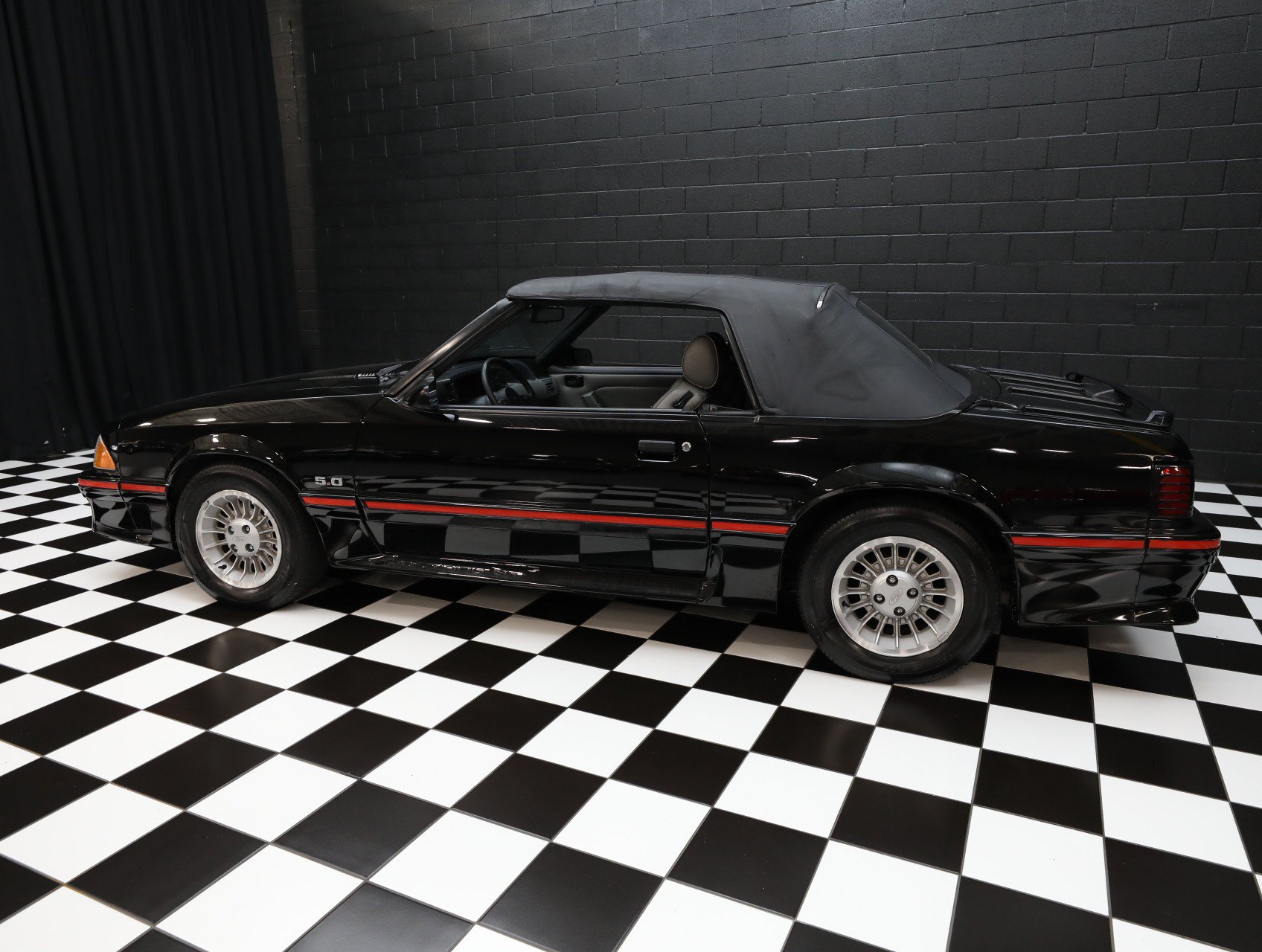 Used 1987 Ford Mustang GT RWD image 7