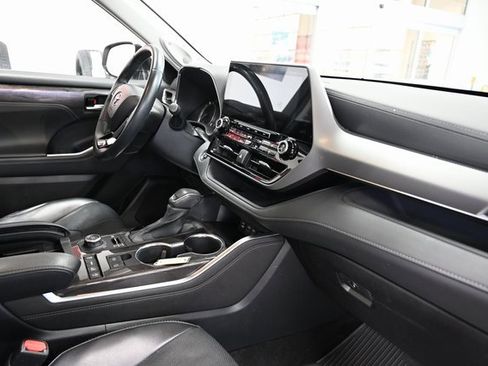 Used 2022 Toyota Highlander Platinum image 15
