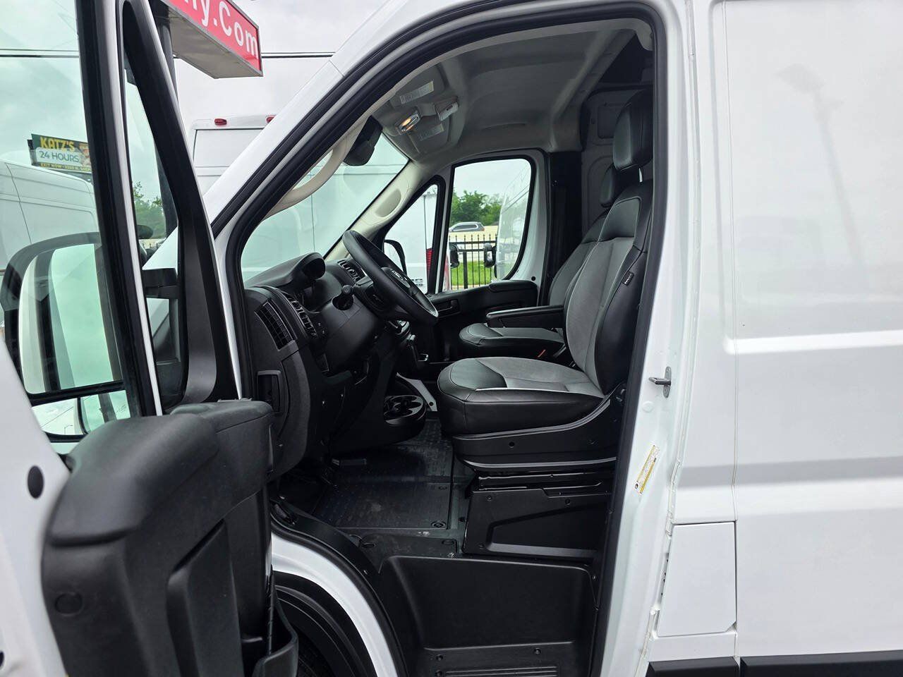 Used 2025 RAM ProMaster 3500 w/ Convenience Group FWD image 14