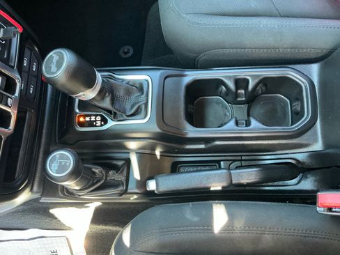 Used 2022 Jeep Wrangler Unlimited Sport image 15