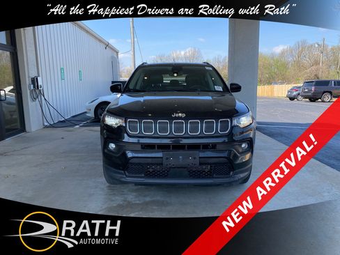 Used 2022 Jeep Compass Latitude w/ Convenience Group image 3