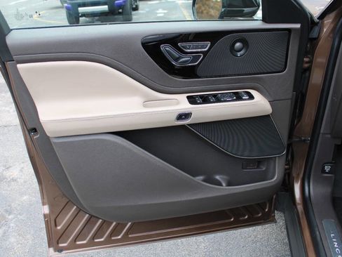 Used 2022 Lincoln Aviator Reserve w/ Equipment Group 201A image 16