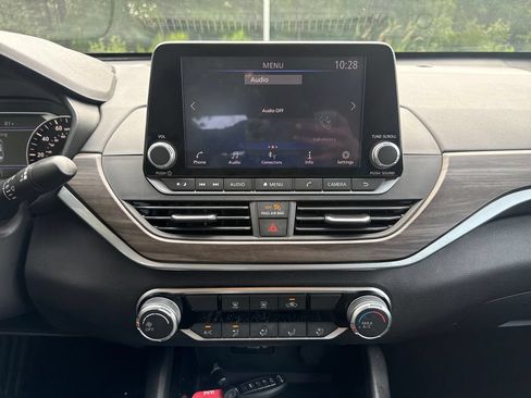 Used 2024 Nissan Altima 2.5 SV FWD image 18