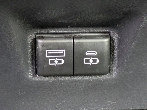 Used 2025 Toyota Camry SE image 14