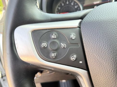 Used 2024 GMC Terrain SLT AWD/4WD image 15