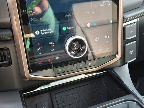 Used 2024 Ford F150 Lightning Lariat image 19