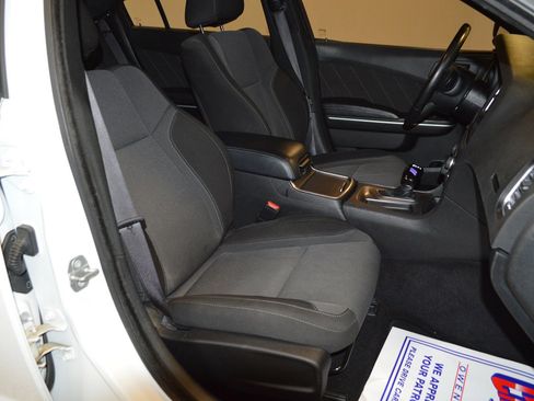 Used 2022 Dodge Charger SXT image 11