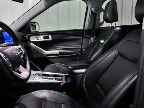 Used 2021 Ford Explorer Limited w/ Equipment Group 301A RWD image 10