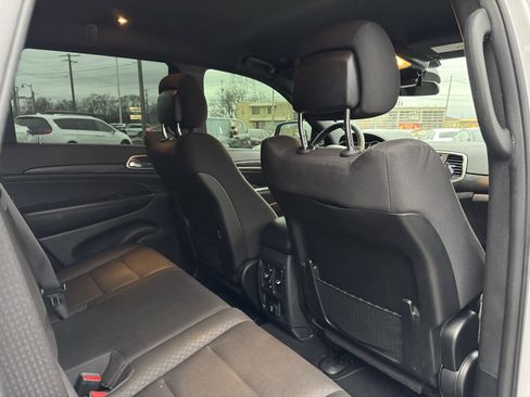 Used 2019 Jeep Grand Cherokee Laredo w/ Security & Convenience Group image 30