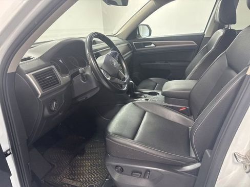 Used 2021 Volkswagen Atlas SE w/ Towing Package FWD image 12