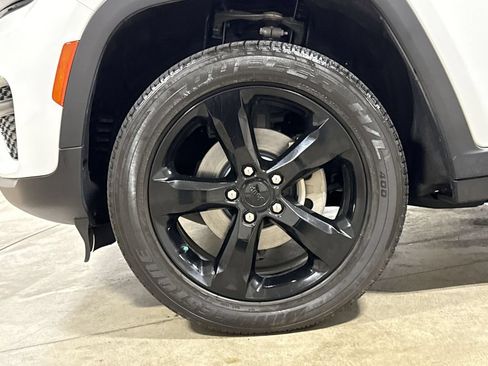 Used 2023 Jeep Grand Cherokee Altitude AWD/4WD image 27