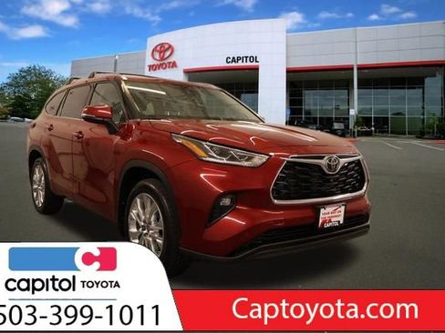 Used 2022 Toyota Highlander Limited FWD image 1