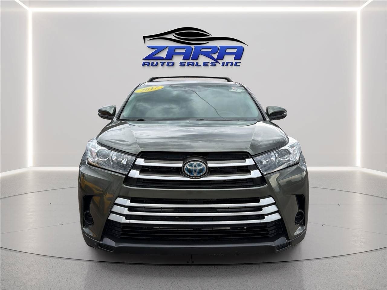 Used 2017 Toyota Highlander LE AWD/4WD image 2