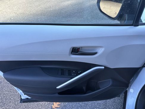 Used 2026 Toyota Corolla Cross L image 22