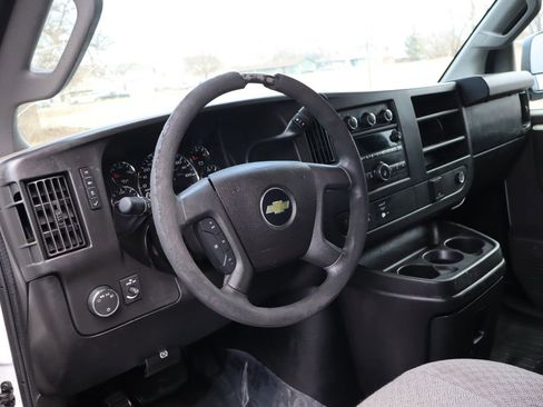 Used 2017 Chevrolet Express 2500 image 18
