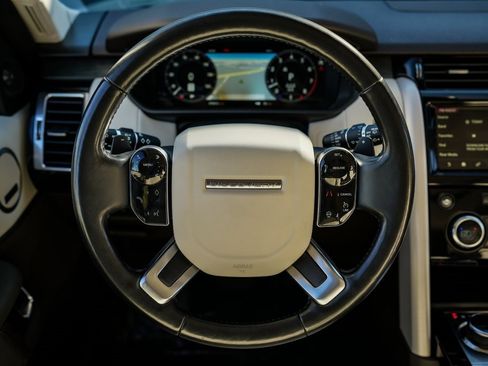 Used 2019 Land Rover Discovery HSE image 30