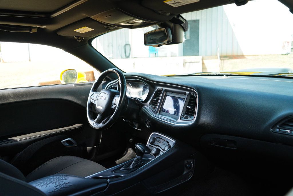 Used 2018 Dodge Challenger R/T RWD image 10