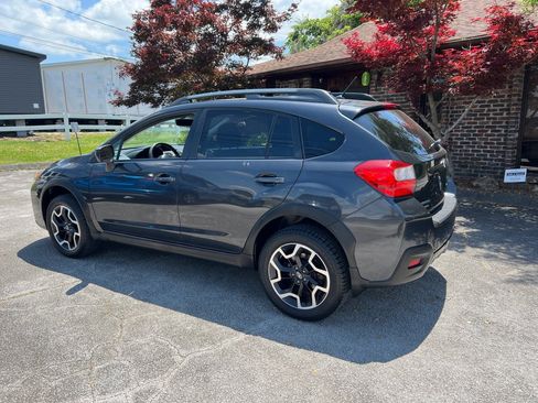 Used 2017 Subaru Crosstrek 2.0i Premium w/ Popular Package #2 AWD/4WD image 2