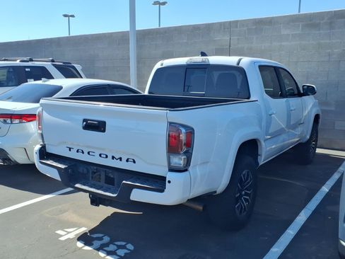 Used 2020 Toyota Tacoma TRD Sport w/ Technology Package AWD/4WD image 3