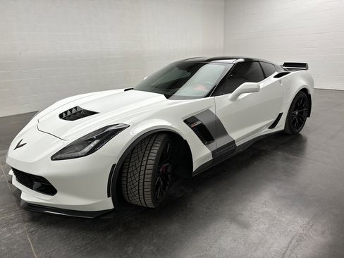 Used 2015 Chevrolet Corvette Z06 w/ 2LZ Preferred Equipment Group image 3
