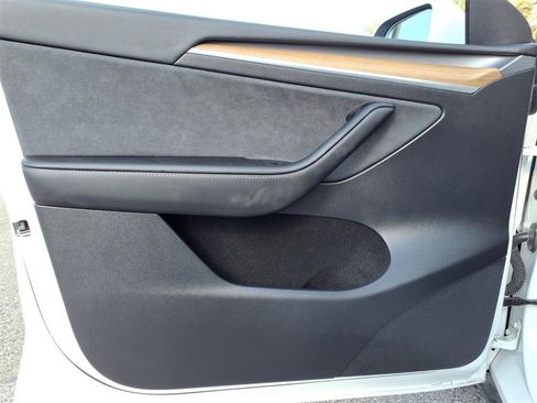 Used 2023 Tesla Model Y Long Range image 17