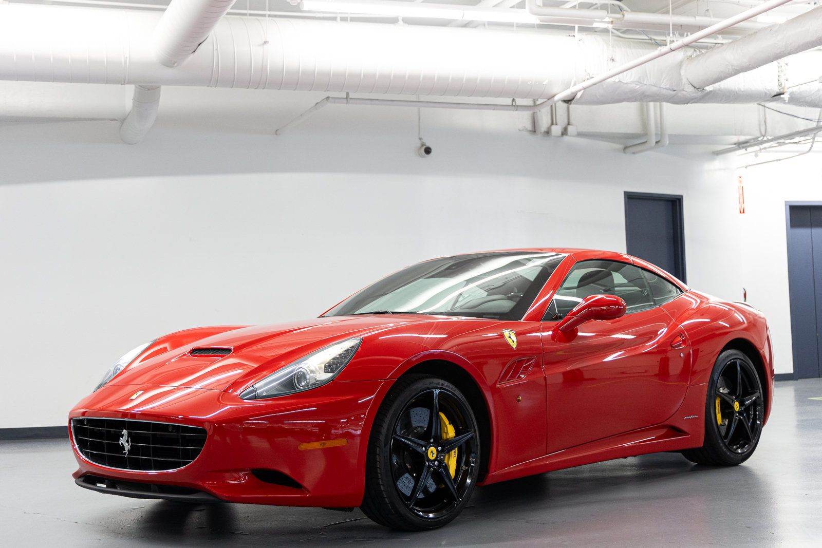 Used 2011 Ferrari California RWD image 4