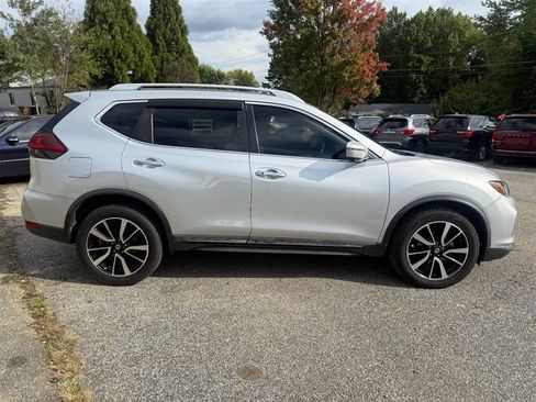 Used 2019 Nissan Rogue SL w/ Premium Package image 9