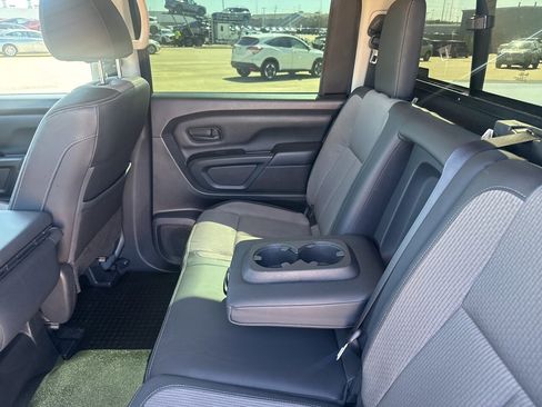 Used 2019 Nissan Titan S image 39