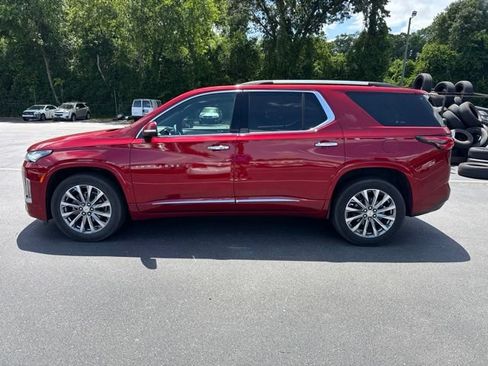 Used 2023 Chevrolet Traverse Premier AWD/4WD image 2
