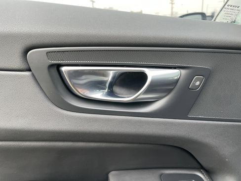 Used 2025 Volvo XC60 B5 Plus image 31