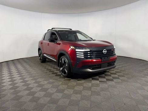Used 2025 Nissan Kicks SR w/ Illumination Package FWD image 4