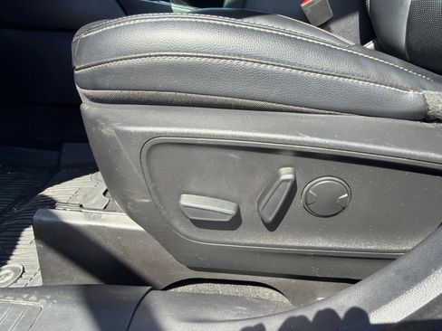 Used 2022 Ford Escape Titanium FWD image 18