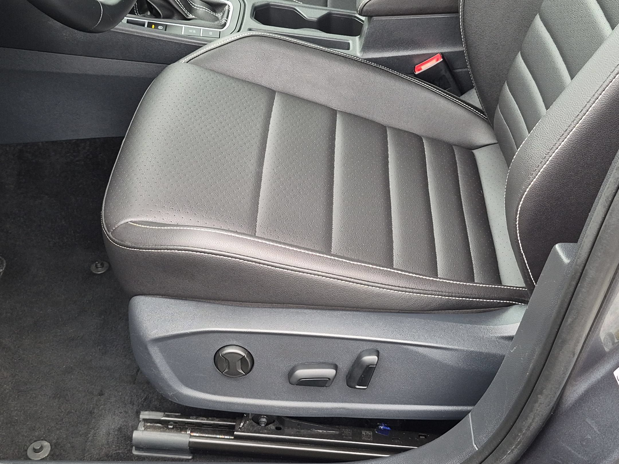 Used 2024 Volkswagen Jetta SE FWD image 14