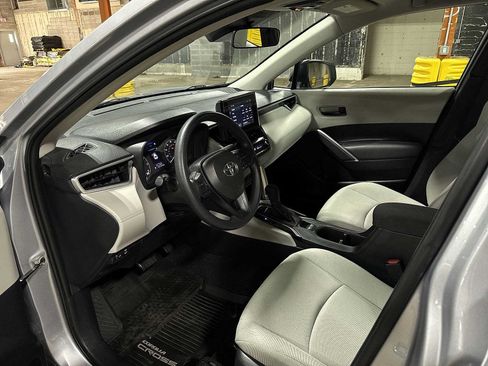 Used 2024 Toyota Corolla Cross L AWD/4WD image 27